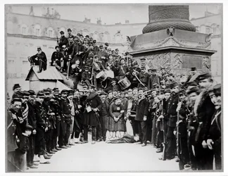 I Federati davanti alla Colonna Vendôme durante la Comune, 1871